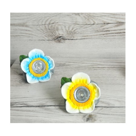 Solar garden lamp yellow flower resin