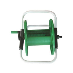 Wasserschlauchhalter auf Trommel